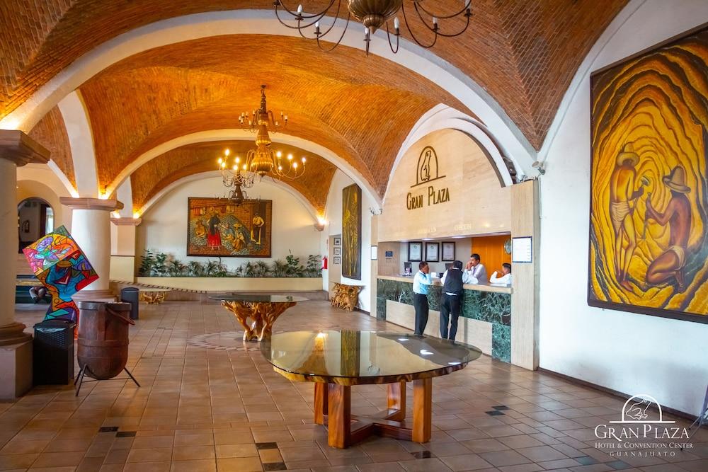 Hotel Gran Plaza & Convention Center Guanajuato Exteriör bild